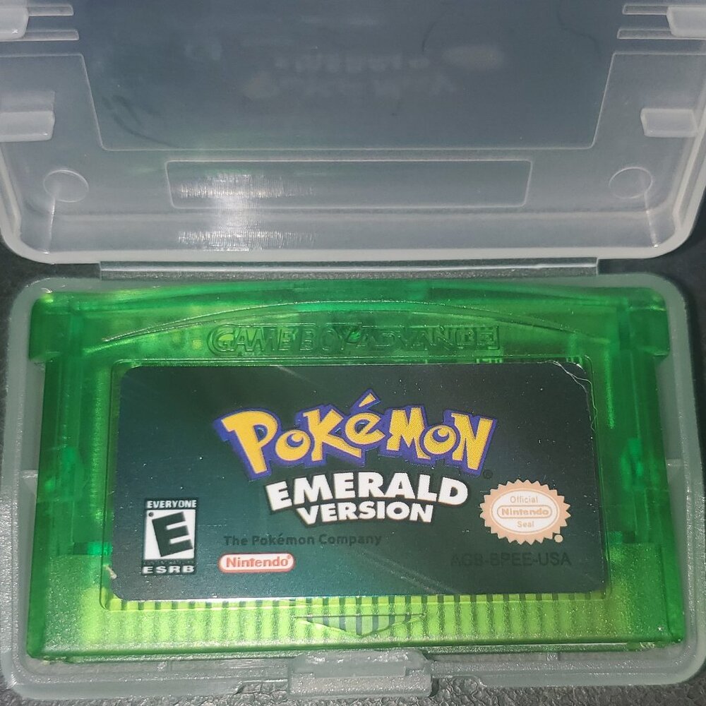 Pokemon Emerald GBA Video Game boy Advance